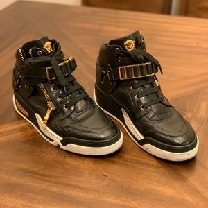 Versace Men’s Black Leather Fashionable Sneakers